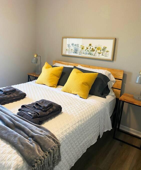 The Delores - 2 Bedroom Apt In Quilt Town, Usa ハミルトン  エクステリア 写真