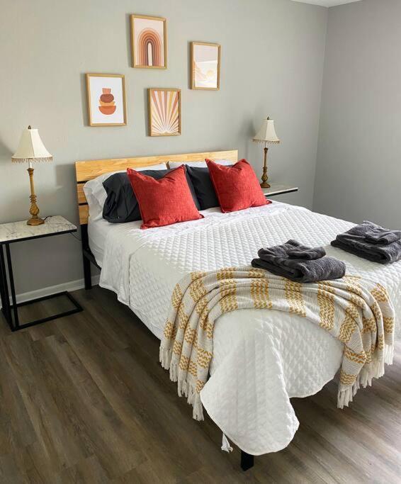 The Delores - 2 Bedroom Apt In Quilt Town, Usa ハミルトン  エクステリア 写真