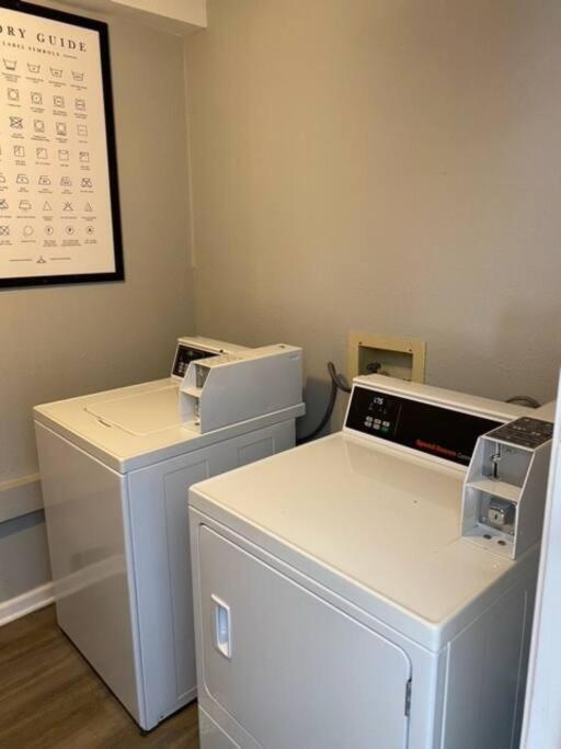The Delores - 2 Bedroom Apt In Quilt Town, Usa ハミルトン  エクステリア 写真
