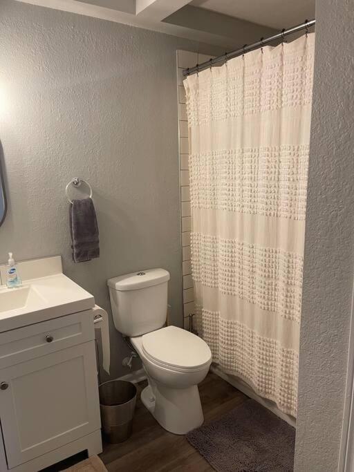 The Delores - 2 Bedroom Apt In Quilt Town, Usa ハミルトン  エクステリア 写真